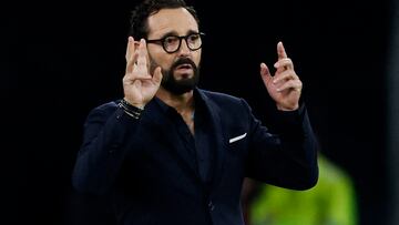 Soccer Football - Copa del Rey - Copa del Rey - Final - Real Betis v Valencia - Estadio La Cartuja de Sevilla, Seville, Spain - April 23, 2022  Valencia coach Jose Bordalas REUTERS/Marcelo Del Pozo