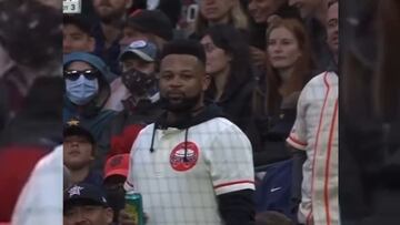 La reacción inesperada de este fan cuando le enfoca la cámara: le hizo de todo menos gracia