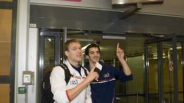 <b>EN EE UU. </b>Oleson y Ribas posaron para AS en la escala en Atlanta.