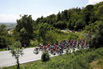 El italiano Cesare Benedetti ganó en la jornada 12 del Giro de Italia. Miguel Ángel López descontó tiempo en la general y Jan Polanc es el nuevo líder de la clasificación. 