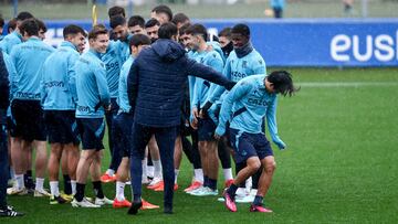 Collejas a Kubo en entrenamiento Real Sociedad