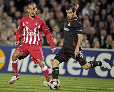 El mediocentro italiano que en España triunfó en el Sevilla jugó en la temporada 2009/10 en el club partenopeo antes de volver a España, pero esta vez en las filas del Málaga.