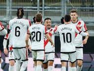 GÖTEBORG (Sweden), 23/10/2025.- Rayo Vallecano's Alvaro Garcia (C, partially seen) celebrates with his teammates after scoring the 0-1 goal during the UEFA Europa Conference League soccer match between BK Hacken and Rayo Vallecano, in Gothenburg, Sweden, 23 October 2025. (Suecia, Gotemburgo) EFE/EPA/Adam Ihse SWEDEN OUT