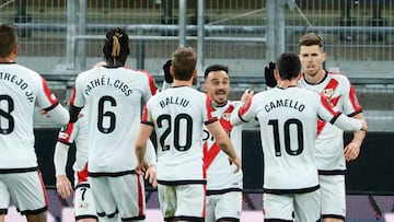 GÖTEBORG (Sweden), 23/10/2025.- Rayo Vallecano's Alvaro Garcia (C, partially seen) celebrates with his teammates after scoring the 0-1 goal during the UEFA Europa Conference League soccer match between BK Hacken and Rayo Vallecano, in Gothenburg, Sweden, 23 October 2025. (Suecia, Gotemburgo) EFE/EPA/Adam Ihse SWEDEN OUT
