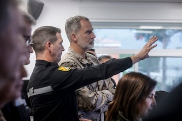 El Rey Felipe VI, en su segundo viaje a la Comunidad Valenciana tras el paso de la DANA, visita  las unidades militares desplegadas para las ayudas a los afectados por la tragedia y los centros desde donde se coordina esta asistencia en la Base Militar Jaime I en Bétera, Valencia.