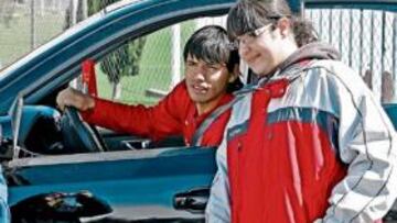 <b>EL ÍDOLO. </b>Los seguidores del Atlético confían en que Agüero les lleve definitivamente a la Champions. Tras cada entrenamiento, es el más solicitado por la afición.