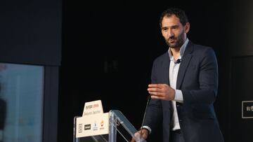 l presidente de la Federación Española de Baloncesto, Jorge Garbajosa durante un Desayuno Deportivo de Europa Press en el Auditorio El Beatriz, a 5 de mayo de 2021, en Madrid (España). Los Desayunos Deportivos de Europa Press son patrocinados por DAZN, Liberbank, Loterías y Apuestas del Estado y Repsol y durante el evento, bajo el título “El desafío de un verano único”, Jorge Garbajosa compartirá las expectativas ante el Europeo femenino, que se jugará del 17 al 27 de junio en Valencia y Estrasburgo y en el que España, campeona continental en 2017 y 2019, defenderá título. Otro tema que será protagonista durante el Desayuno Deportivo son los Juegos Olímpicos de Tokyo 2020, así como las novedades de la participación de las selecciones masculina y femenina.
06 MAYO 2021;BALONCESTO;JUEGOS OLIMPICOS;GARBAJOSA
Marta Fernández Jara / Europa Press
05/05/2021
