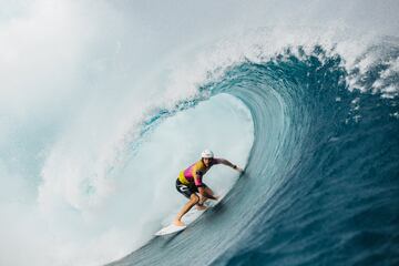 Teahupoo se pone grande y regala una jornada de surf para la historia