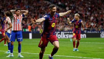 Robert Lewandowski’s late goal secures a 2-1 win against 10-man Atleti, who had Nico González sent off. Barça go seven points clear of Real Madrid.