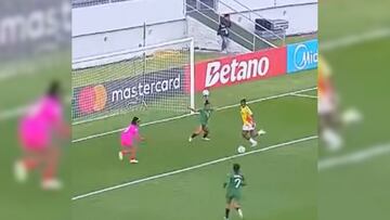 Con toda la tranquilidad del caso, decidió picarla.