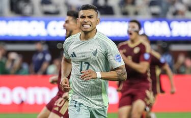 Es canterano de Querétaro, jugó en Chivas y ahora brilla en Europa