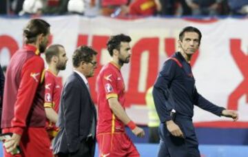 El árbitro Deniz Aytekin detuvo el encuentro por el impacto de una bengala en la cabeza del portero ruso Akinfeev.