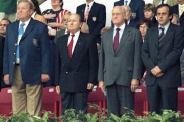 Lenard Johansson, Joao Havelange y Michel Platini. Josep Blatter siempre mantuvo cerca a la UEFA, que cuestionó en más de alguna oportunidad los manejos de la FIFA.