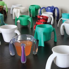 Una niña de 11 años inventó en 2014 una taza única para su abuelo enfermo de Parkinson: ahora es millonaria y empresaria de éxito