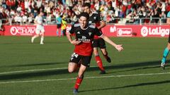 Camello, del Mirand&eacute;s, celebra su gol ante el Burgos.