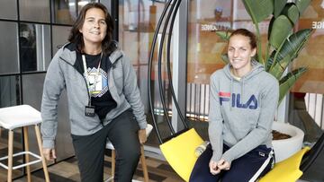 Conchita Mart&iacute;nez y Karolina Pliskova posan en una entrevista para As antes del Mutua Madrid Open.
 