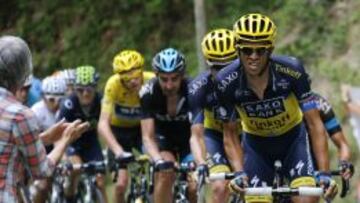 EL SAXO AL FRENTE. Contador y Kreuziger en cabeza del grupo de favoritos en el ascenso a Croix Fry.