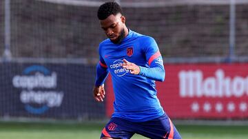 Thomas Lemar, durante un entrenamiento del Atl&eacute;tico.