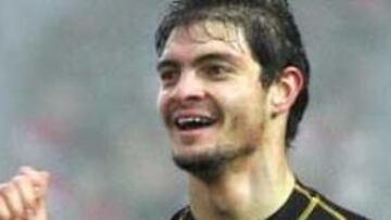 <b>SUSTITUTO.</B> El vacío dejado por Charisteas en el Werder Bremen podría ocuparlo el delantero del Mónaco Nonda.