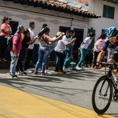 Chris Froome no soporta la altura y pierde tiempo en el Tour 2.1
