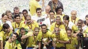 <b>LA SEGUNDA. </b>Brasil conquistó ayer la segunda Copa Confederaciones de su historia y empata a Francia en la cabeza del palmarés de la competición.