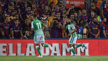 Fekir, junto a Tello.