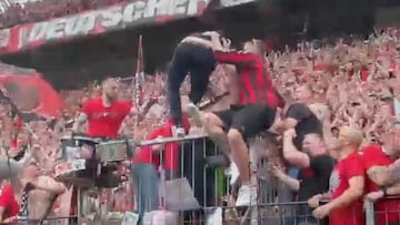 Así festejó Xabi Alonso el campeonato del Bayer Leverkusen con la afición