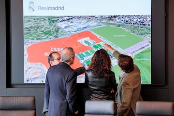 El Ayuntamiento de Madrid analiz¨® este acto como: "Madrid reafirma su liderazgo como capital tecnol¨®gica del sur de Europa. Con el Madrid Innovation District, unimos fuerzas con el Real Madrid para crear un cl¨²ster tecnol¨®gico puntero. Un espacio para emprender, innovar y atraer el mejor talento".