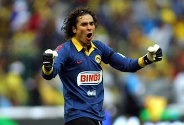 Ochoa regresó al América para vivir su segunda etapa con el equipo de sus amores. Del 2004 al 2011 defendió la portería americanista en 239 partidos.