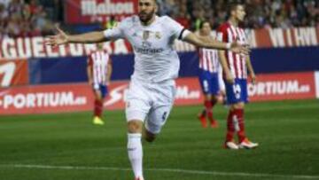 Benzema celebrando el gol que marcó en el Calderón, el primero del partido ante el Atlético en la 7ª jornada de Liga.