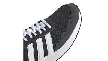 Zapatilla negra running de Adidas en Amazon