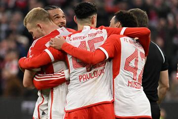 Bayern Munich's Dutch defender #04 Matthijs de Ligt (L) celebrates scoring the 3-1 goal with his team-mates during the German first division Bundesliga football match between FC Bayern Munich and Borussia Moenchengladbach in Munich on February 3, 2024. (Photo by LUKAS BARTH / AFP) / DFL REGULATIONS PROHIBIT ANY USE OF PHOTOGRAPHS AS IMAGE SEQUENCES AND/OR QUASI-VIDEO