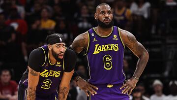 HOUSTON, TEXAS - APRIL 02: LeBron James #6 and Anthony Davis #3 of the Los Angeles Lakers look on during a time out against the Houston Rockets during the fourth quarter at Toyota Center on April 02, 2023 in Houston, Texas. NOTE TO USER: User expressly acknowledges and agrees that, by downloading and or using this photograph, User is consenting to the terms and conditions of the Getty Images License Agreement. Bob Levey/Getty Images/AFP (Photo by Bob Levey / GETTY IMAGES NORTH AMERICA / Getty Images via AFP)