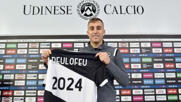 Gerard Deulofeu posa con la camiseta del Udinese