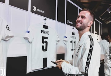 Once jugadores de Juventus, incluido Juan Cuadrado, fueron invitados por Adidas al primer aniversario de su tienda en Milán, la más grande de Italia. Cristiano Ronaldo brilló por su ausencia.