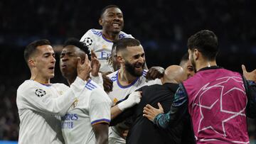 Soccer Football - Champions League - Quarter Final - Second Leg - Real Madrid v Chelsea - Santiago Bernabeu, Madrid, Spain - April 12, 2022 Real Madrid's Karim Benzema celebrates scoring their second goal with teammates REUTERS/Juan Medina