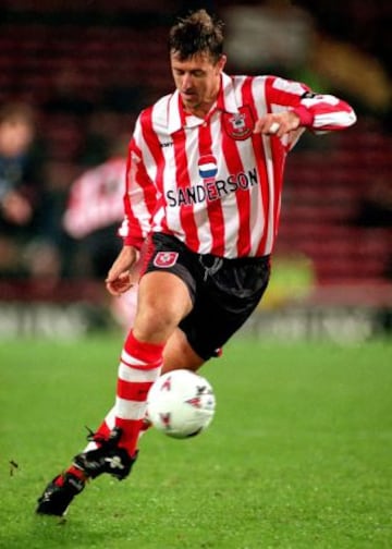 Matt Le Tissier | Southampton: Entre 1986 y el 2002 defendió a Southampton. No ganó títulos, pero es uno de los volantes más icónicos de la Premier League de la década de los noventa.