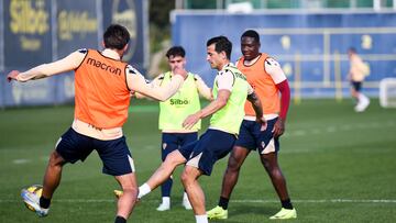 Luis Hernández entrenando con el grupo en la Ciudad Deportiva.