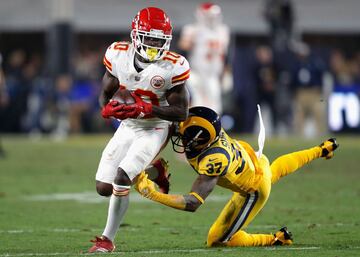 El wide receiver de los Chiefs tuvo una espectacular noche, a pesar de la derrota. (33.50)