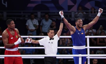  ¡Enmanuel Reyes pasa a semifinales y asegura una medalla para España! ¡Los jueces le dan la victoria al español ante el belga Victor Schelstraete por decisión unánime! ¡Ahora queda saber cuál será el color de la medalla!
