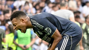 Real Madrid's French forward #10 Kylian Mbappe reacts during the Spanish league football match between Real Sociedad and Real Madrid CF at Anoeta Stadium in San Sebastian on September 13, 2025. (Photo by ANDER GILLENEA / AFP)