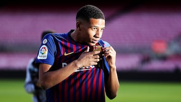 Presentación del jugador francoguyanés, Jean-Clair Todibo, como nuevo jugador del Fútbol Club Barcelona. 