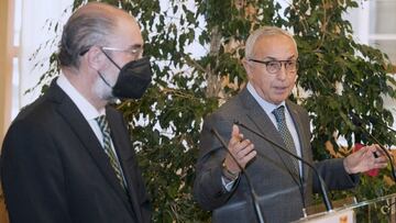 El presidente de Arag&oacute;n, Javier Lamban y el presidente del Comite Olimpico Espa&ntilde;ol Alejandro Blanco, tras una reuni&oacute;n sobre la candidatura olimpica a los Juegos Olimpicos de Invierno 2030 entre Aragon y Catalu&ntilde;a el pasado mes d