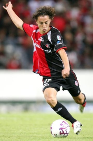 Andrés Guardado producto de la fuerzas básicas de Atlas, debutó en 2005 con lo rojinegros y gracias a sus actuaciones fue llamado por Ricardo La Volpe para el mundial de Alemania 2006. Actualmente juega para el PSV Eindhoven.