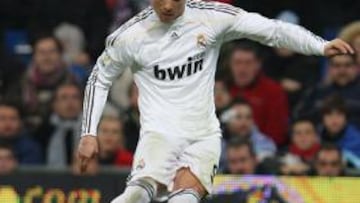 Cristiano dispara a 119 km/h a balón parado; Messi, a 95