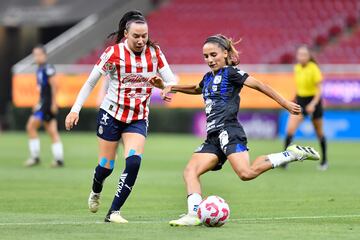      Gabriela Valenzuela (L) of Guadalajara fights for the ball with Solange Lemos (L) of Queretaro during the 5th round match between Guadalajara and Queretaro as part of the Liga BBVA MX Femenil, Torneo Apertura 2024 at Akron Stadium on August 12, 2024 in Guadalajara, Jalisco, Mexico.