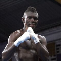 Yuberjén Martínez debuta con victoria en el boxeo profesional