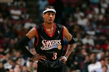 Un jugador nico en su especie, que revolucion el panorama de la NBA a finales de los 90 y principios de los 2000. Cuatro veces mximo anotador de la Liga, MVP en 2001. Su momento cumbre nunca estuvo tan cerca de llegar como en esa temporada. Llev (l ms que nadie) a los Sixers a las Finales, ltima vez que esta franquicia histrica lo ha logrado. Y en su primer partido iba a meterles 48 puntos a los Lakers, defensores del ttulo. Hasta ah lleg su asalto al anillo. Los angelinos ganaran los siguientes cuatro partidos y Iverson nunca ms volvi a estar en condiciones de ser campen de la NBA. Pero eso no ha impedido que sea recordado por todos los aficionados a este deporte.