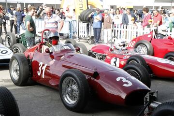 Tercera edición de la reunión y exhibición de automóviles clásicos en el circuito del Jarama