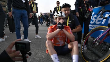 Team SD Worx - Protime's Dutch rider Demi Vollering reacts after crossing the finish line and wining the 8th and last stage of the third edition of the Women's Tour de cycling race, a 149.9 km between Le Grand Bornand and the Alpe d'Huez, in south-eastern , on August 18, 2024. (Photo by JULIEN DE ROSA / AFP)